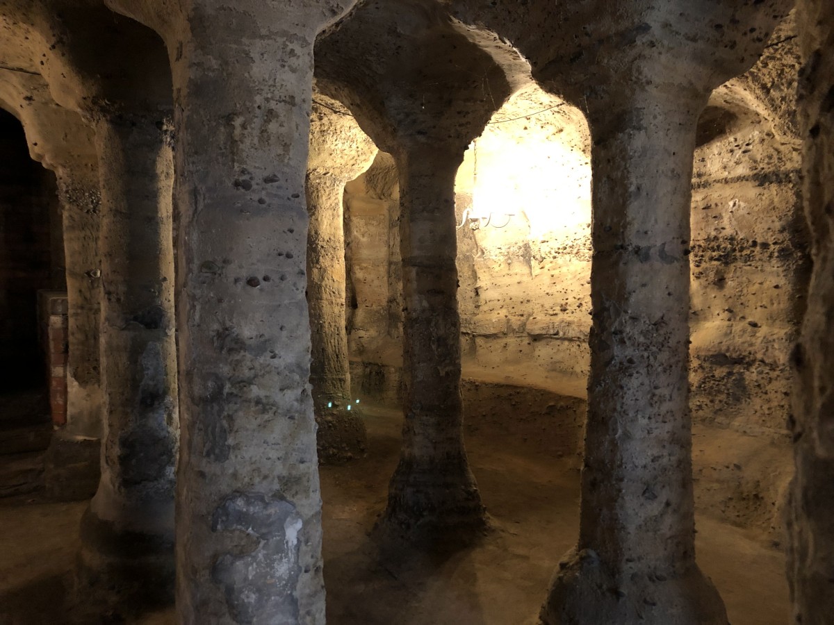 A Nottingham si vende una casa di lusso con caverna privata per sfuggire al caldo