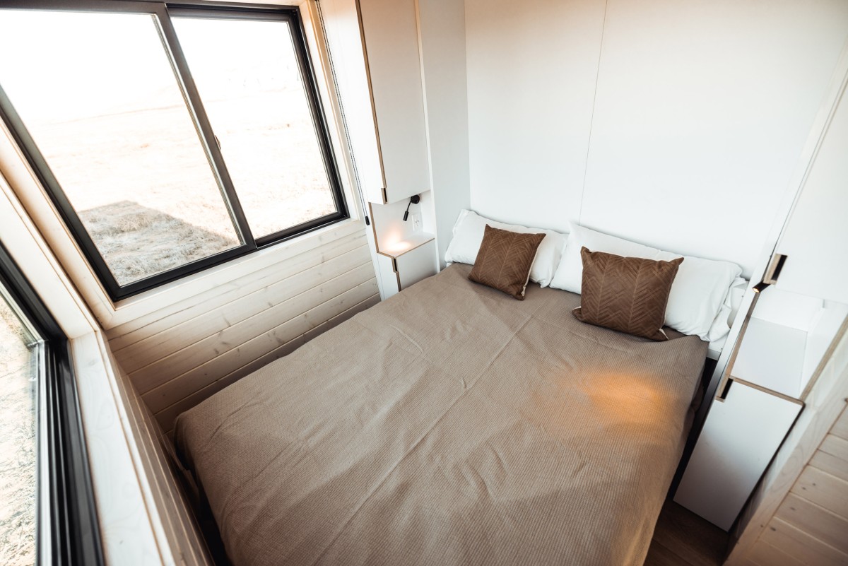 La camera da letto con il letto aperto
