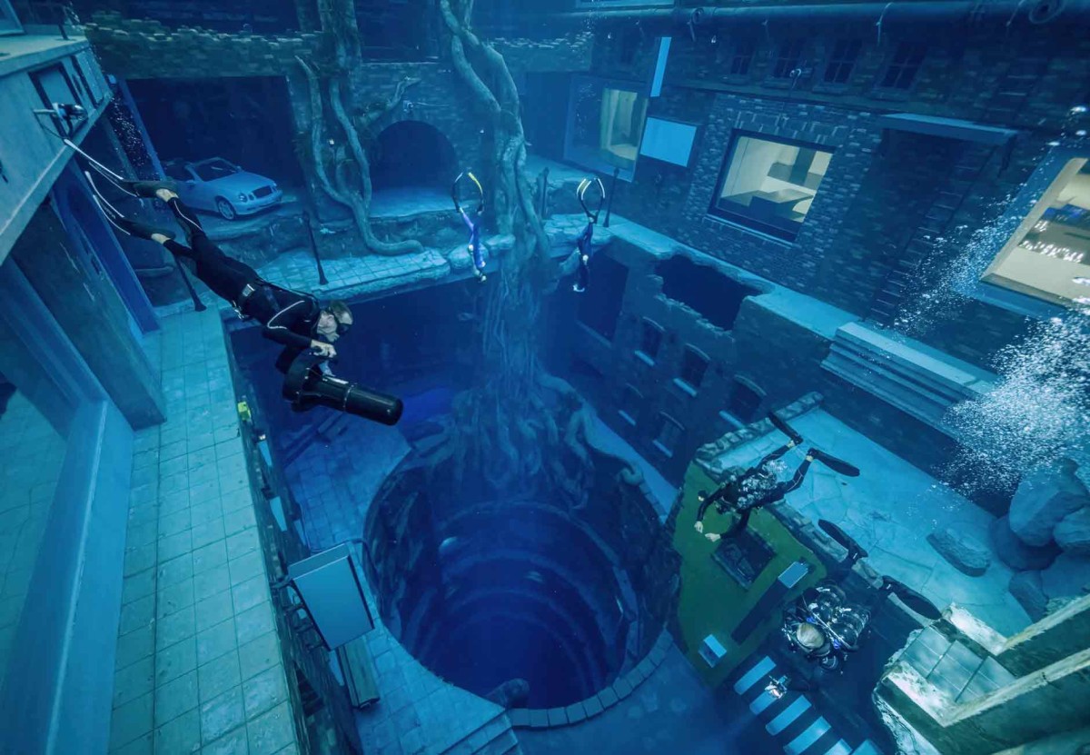 Giù per 60 metri nella piscina più profonda del mondo, ecco la Deep Dive Dubai