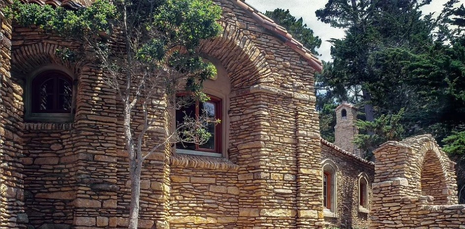 Brad Pitt acquista una casa di pietra su una scogliera per 40 milioni di dollari