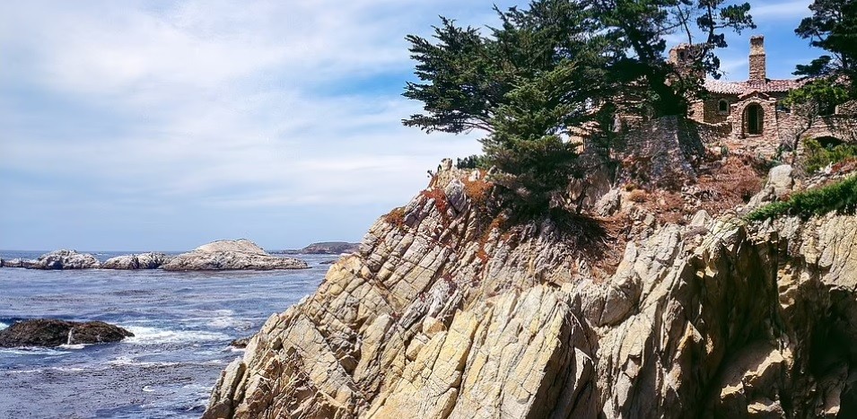 Brad Pitt acquista una casa di pietra su una scogliera per 40 milioni di dollari