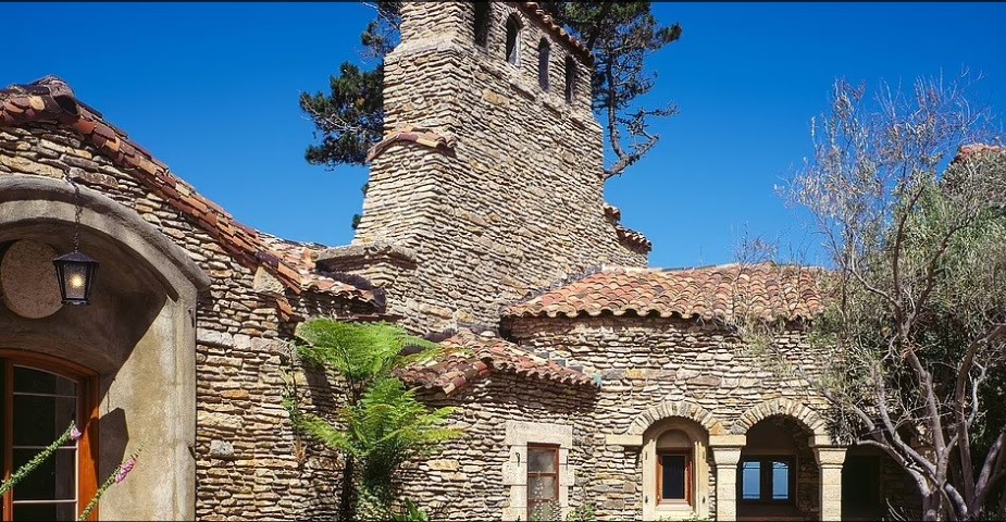 Brad Pitt acquista una casa di pietra su una scogliera per 40 milioni di dollari