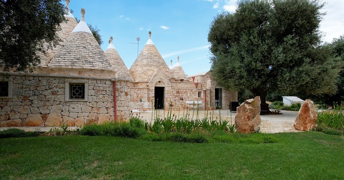 Il recupero di un antico trullo in rovina in chiave moderna usando le tecniche tradizionali