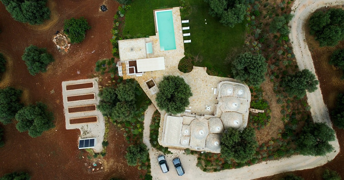 Il recupero di un antico trullo in rovina in chiave moderna usando le tecniche tradizionali