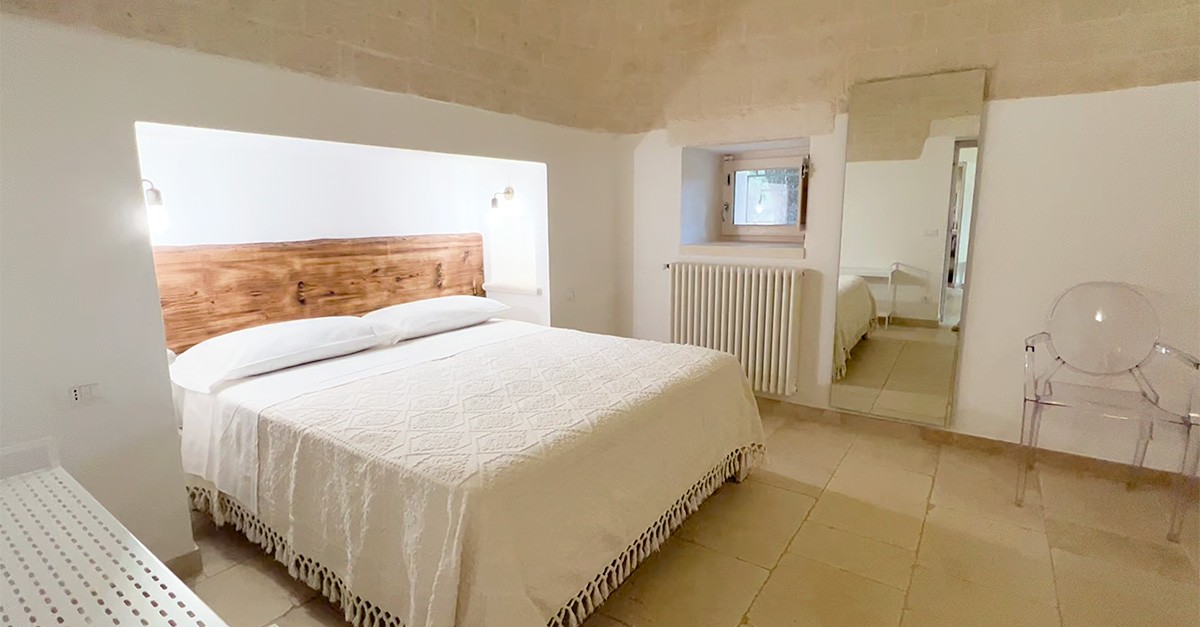 Il recupero di un antico trullo in rovina in chiave moderna usando le tecniche tradizionali