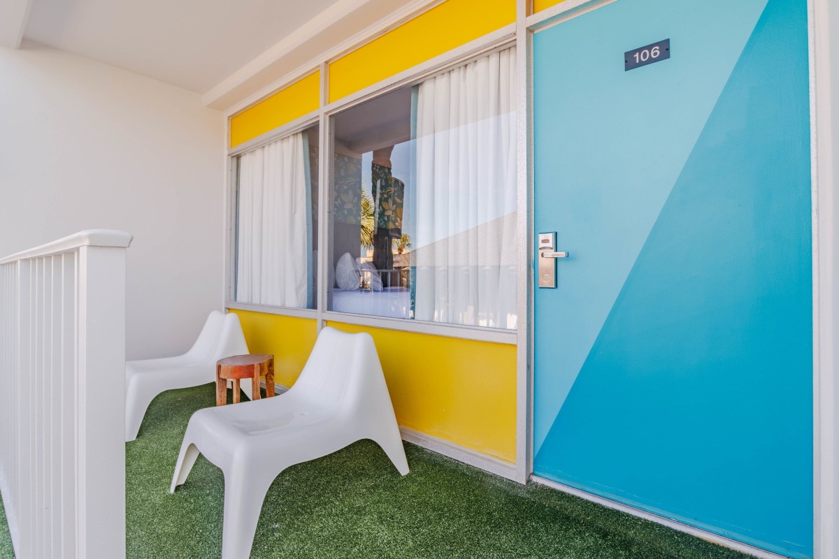 Il lavoro dei sogni esiste: Hotels.com ti paga per viaggiare nei 10 migliori motel retrò sulla spiaggia