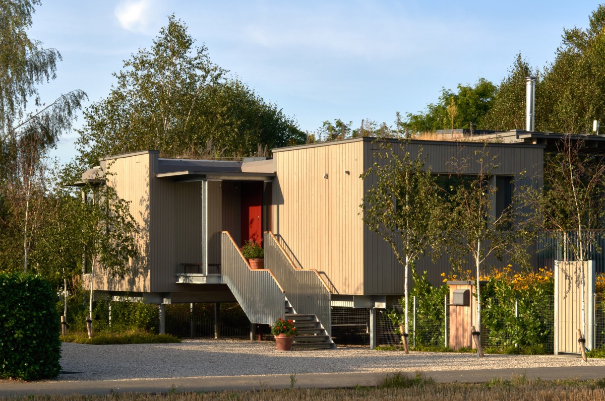 L'ingresso visto da lontano