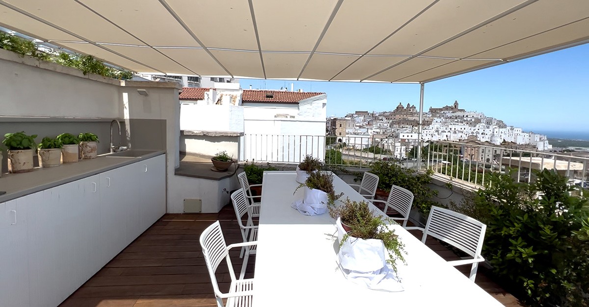 Il recupero di una casa d'epoca a Ostuni trasformata nella dimora di due architetti