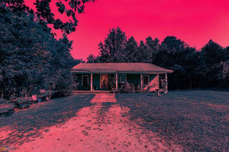 La facciata in rosso della casa di Stranger Things