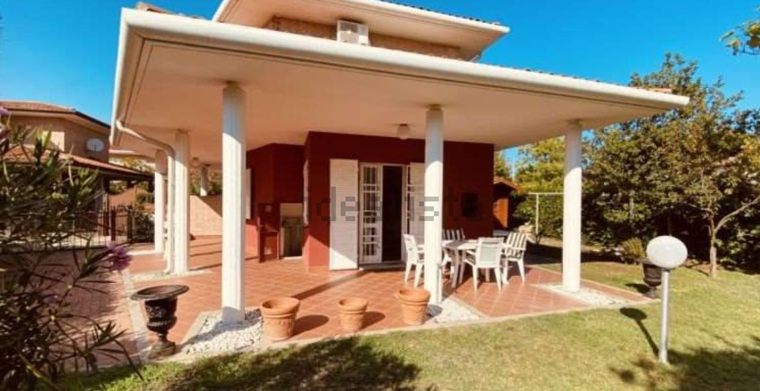 Case bifamiliari moderne da 60.000 euro. Ville di design al prezzo di appartamenti tradizionali