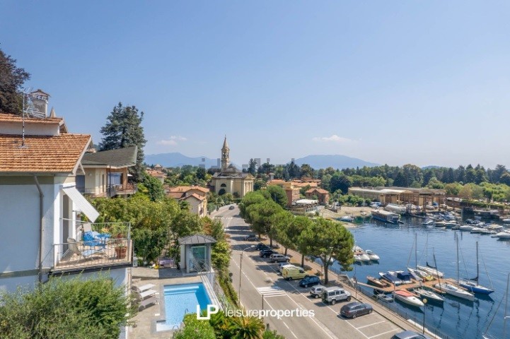 villa con piscina in vendita