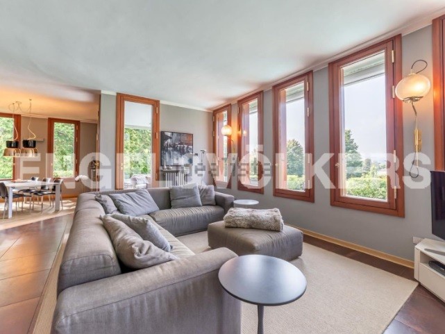 villa con piscina in vendita