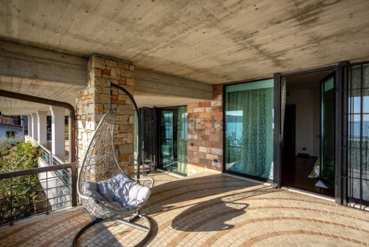Villa a Padenghe sul Garda