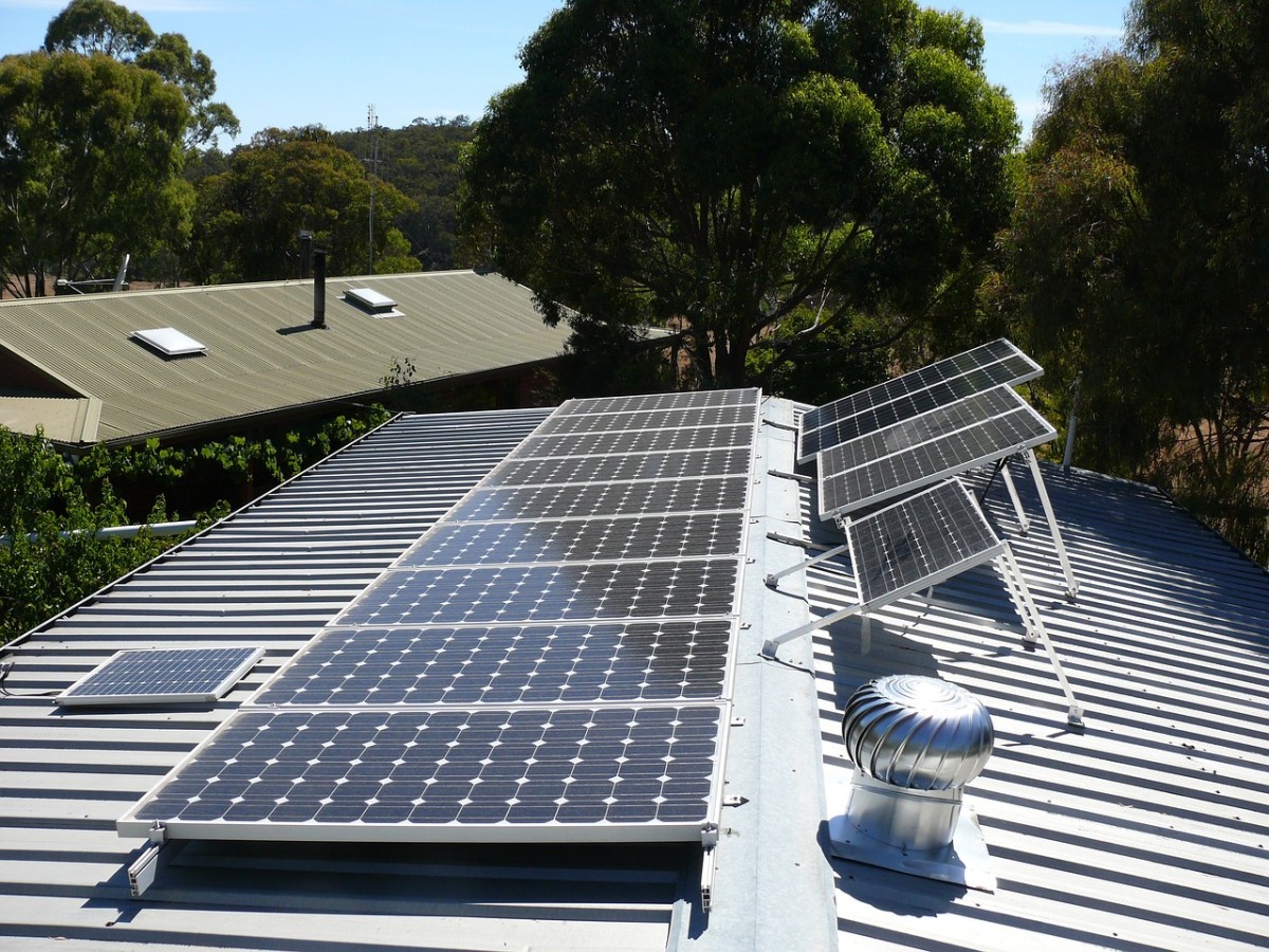 Come orientare i pannelli fotovoltaici per sfruttarli al meglio —  idealista/news