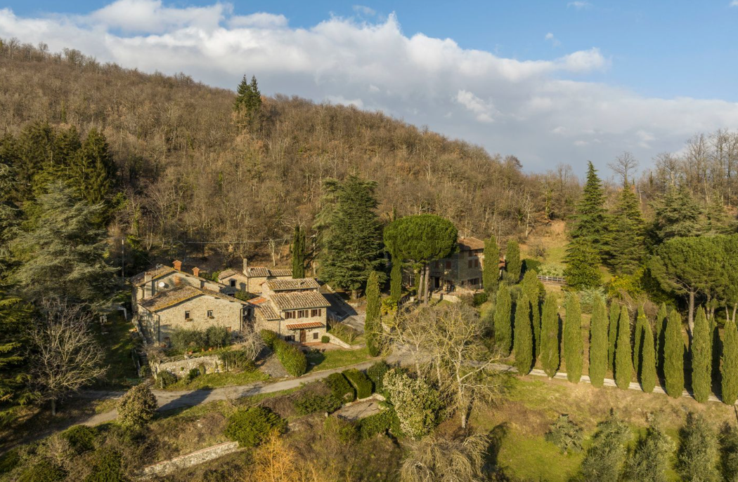 Dorf zum Verkauf in Italien
