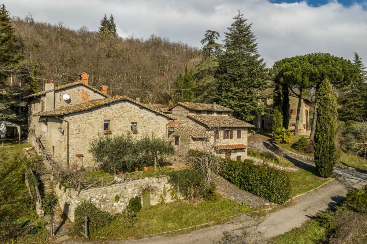 Dorf zum Verkauf in Italien
