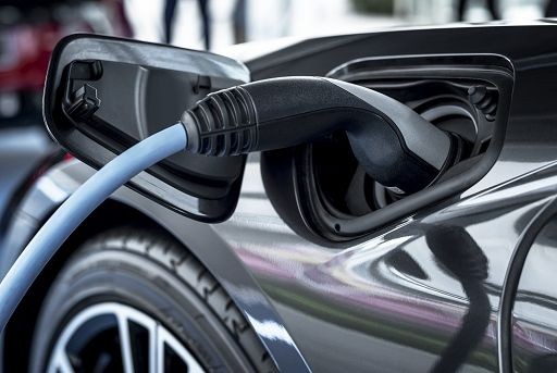 Auto: 60% italiani rimanda acquisto causa prezzi. Avanzano brand cinesi