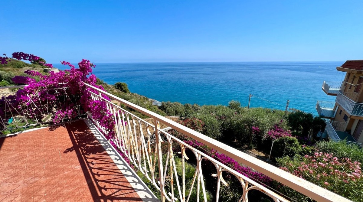 Seaside property for sale Italy