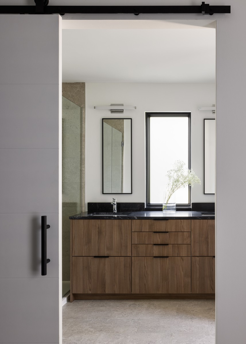 Cuarto de baño visto desde la puerta