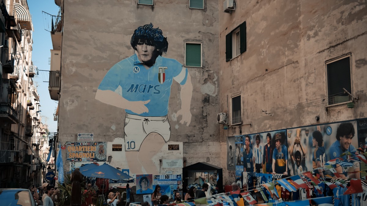 locuind în Napoli