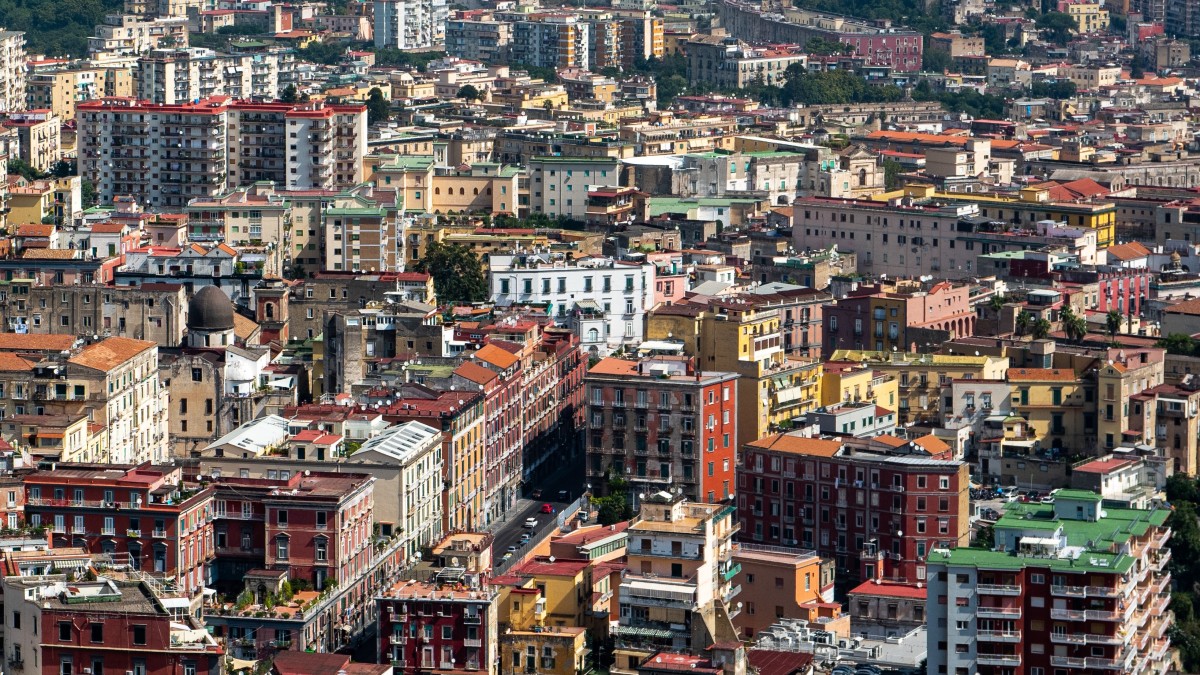 locuind în Napoli
