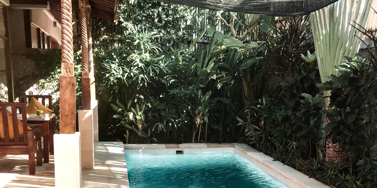 giardino con piscina