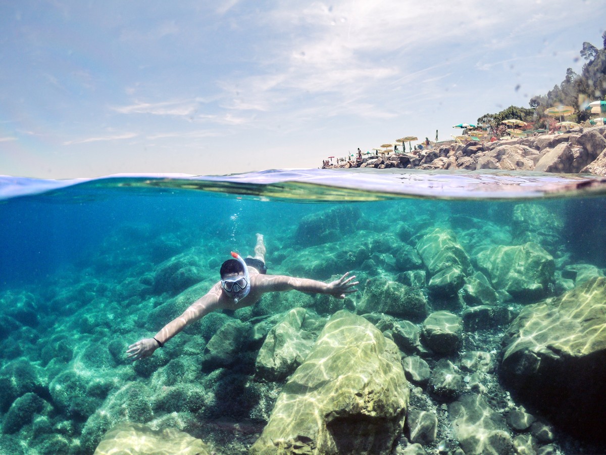 Die besten Orte zum Surfen, Tauchen und Schnorcheln in Italien