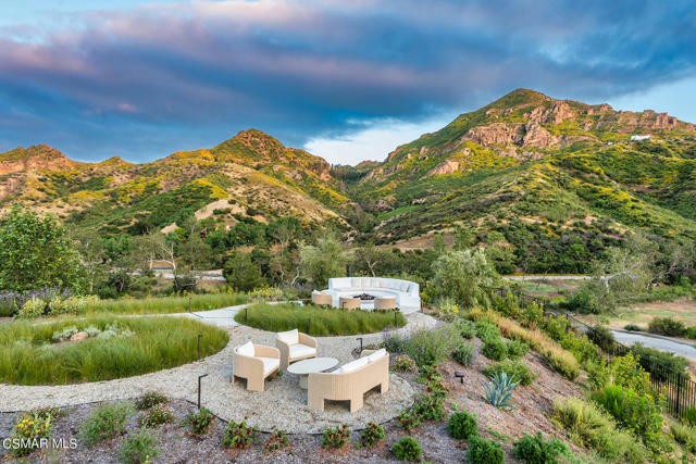 Exteriores en la casa de Kaley Couco en Agoura Hills, Los Ángeles