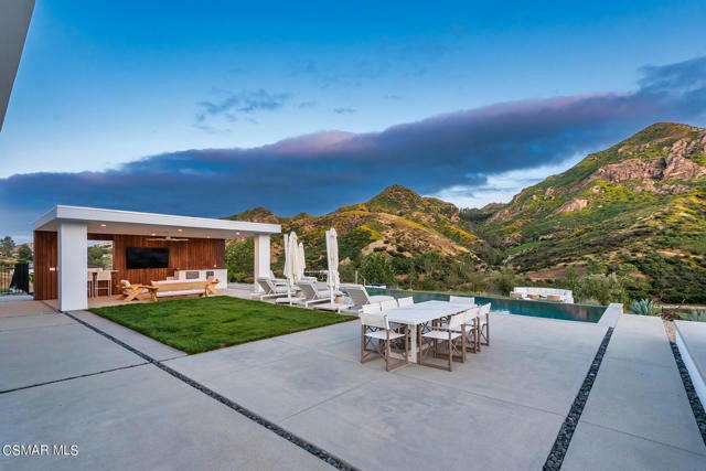 Terraza en la casa de Kaley Couco en Agoura Hills, Los Ángeles