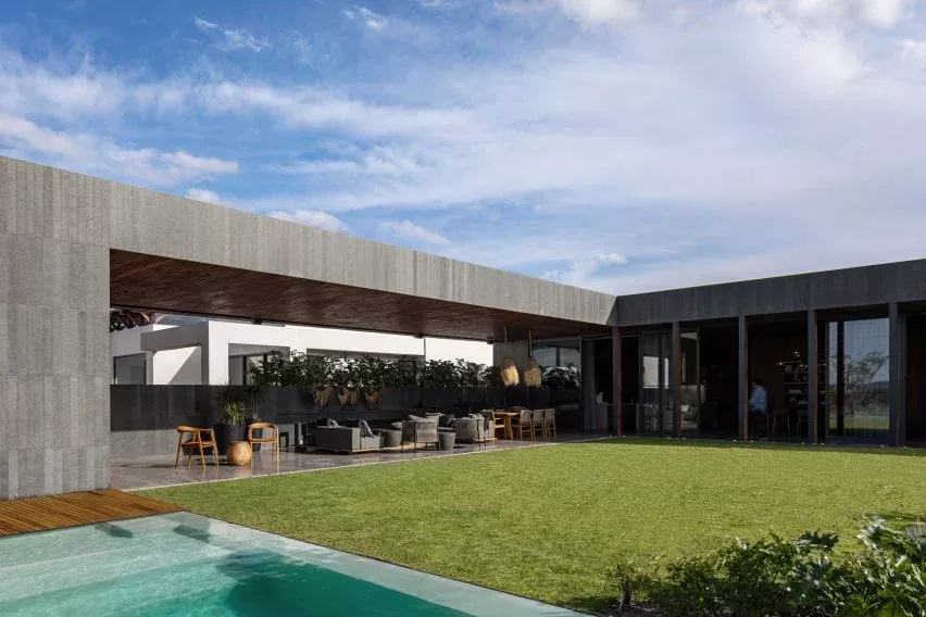 Jardín y piscina en la azotea