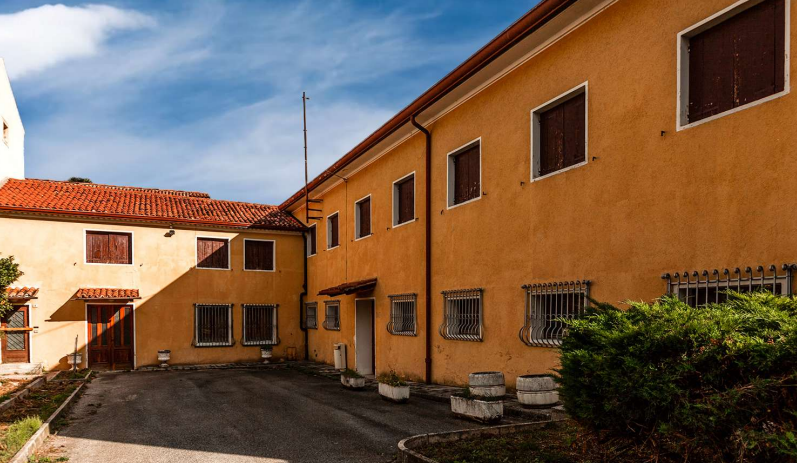 Caserma all'asta