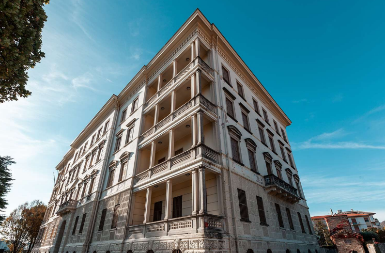 Caserma all'asta