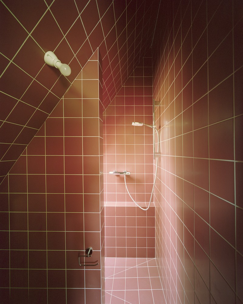 Cuarto de baño en tonos rojos