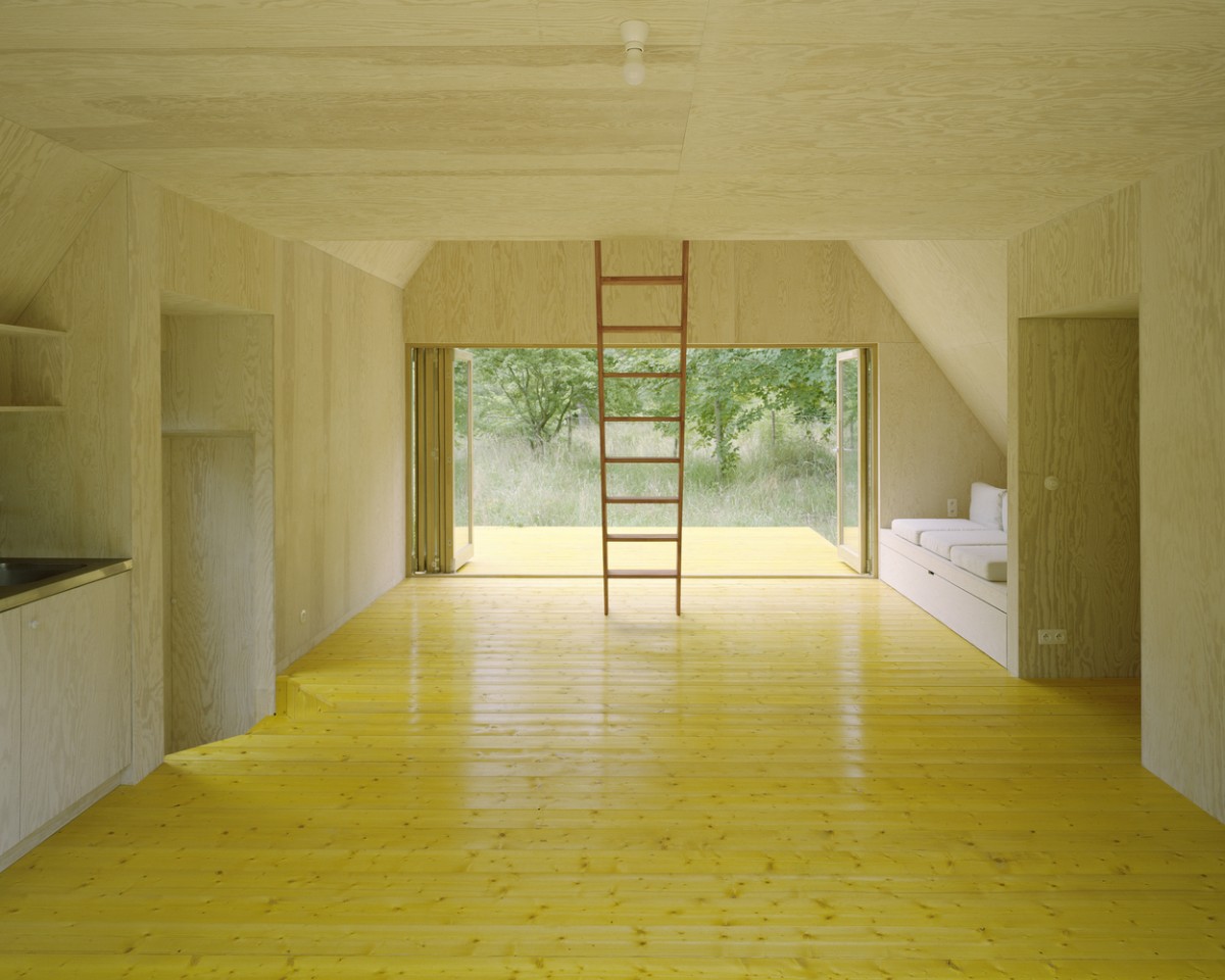 Interior con escalera