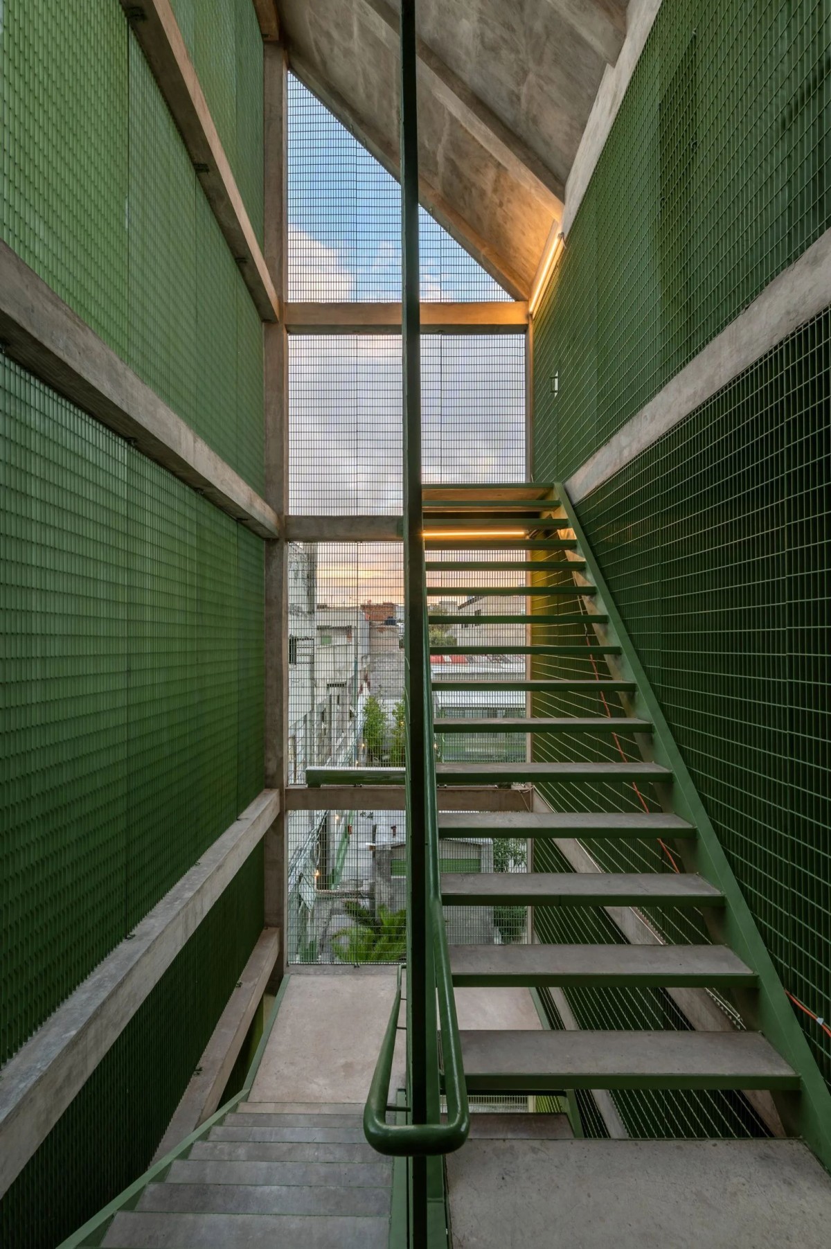 Fueron creados nuevos núcleos de escaleras para dar mayor movilidad entre los espacios.