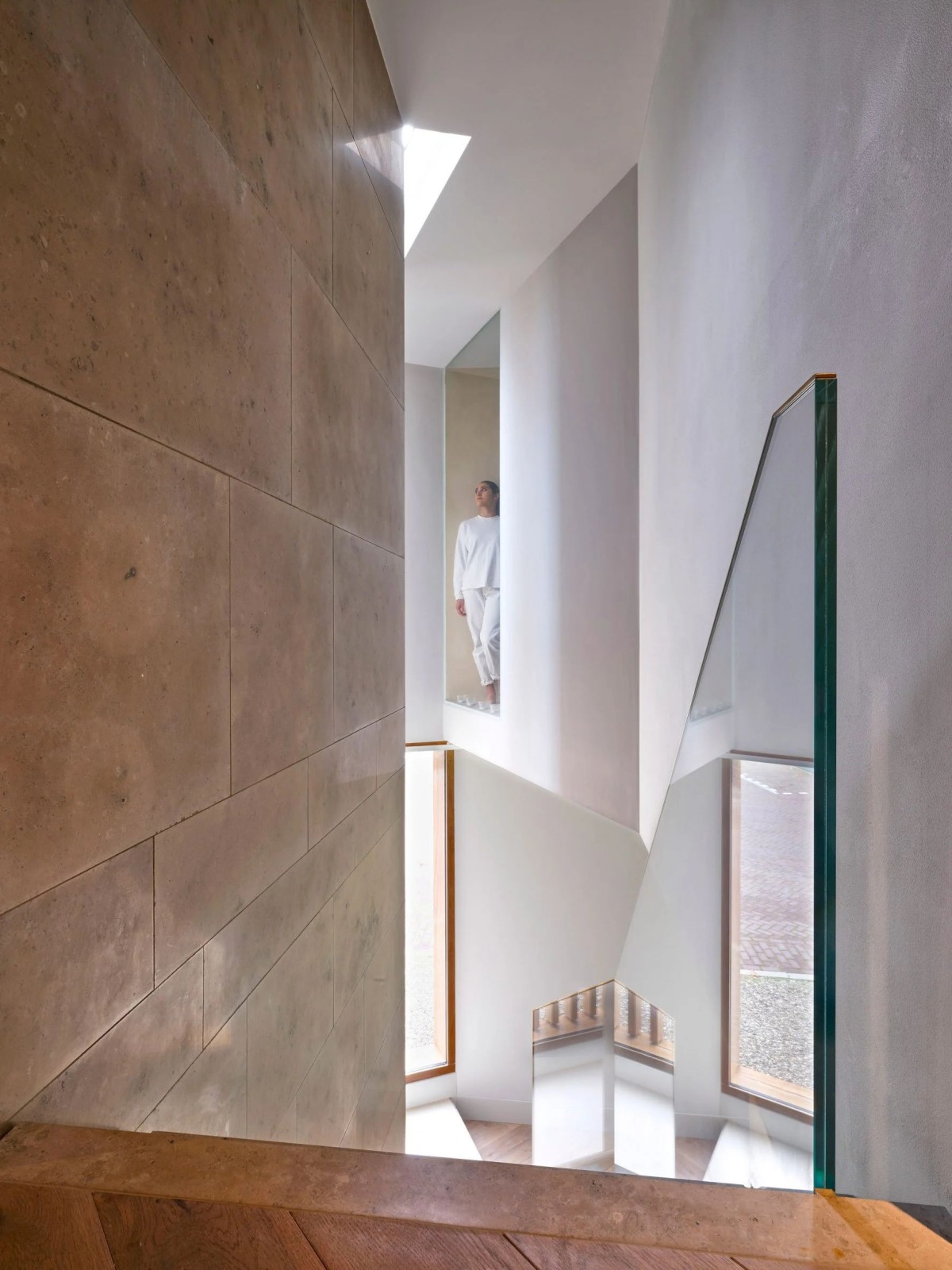 Los espacios interiores destacan por no tener apenas paredes angulares