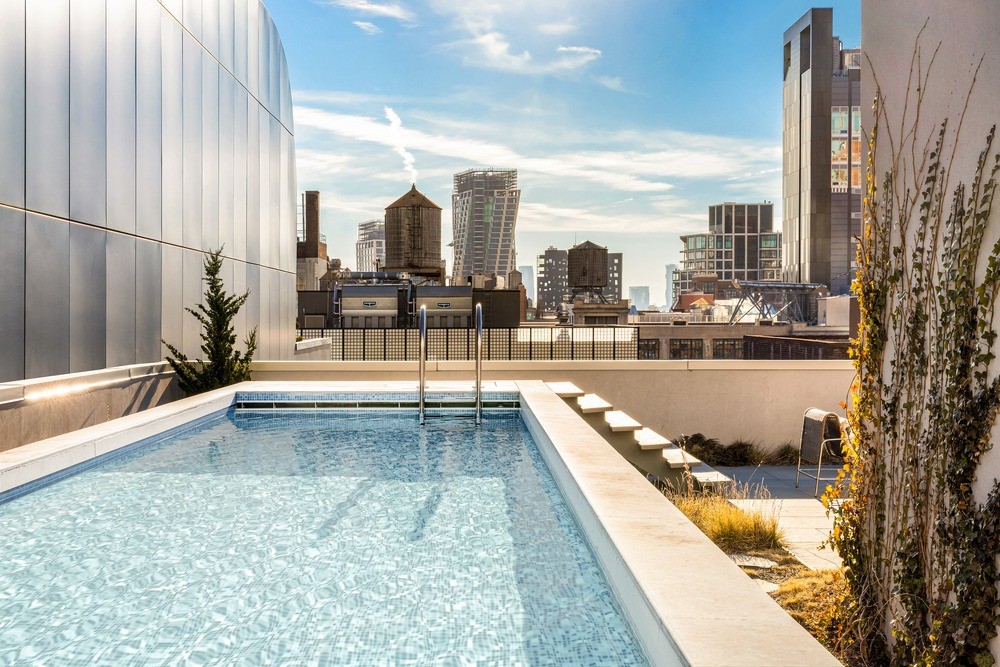 Ático alquilado por Bad Bunny en New York. Piscina