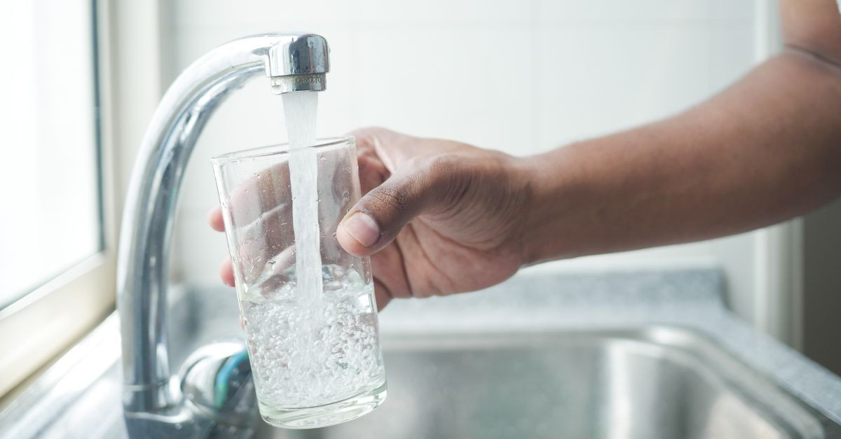 bere acqua dal rubinetto