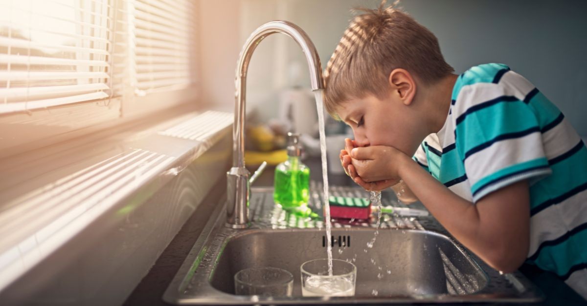 bere acqua dal rubinetto