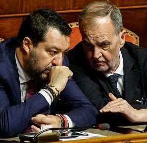 ##Dal Senato primo s? ad Autonomia ma in aula risuona inno Mameli