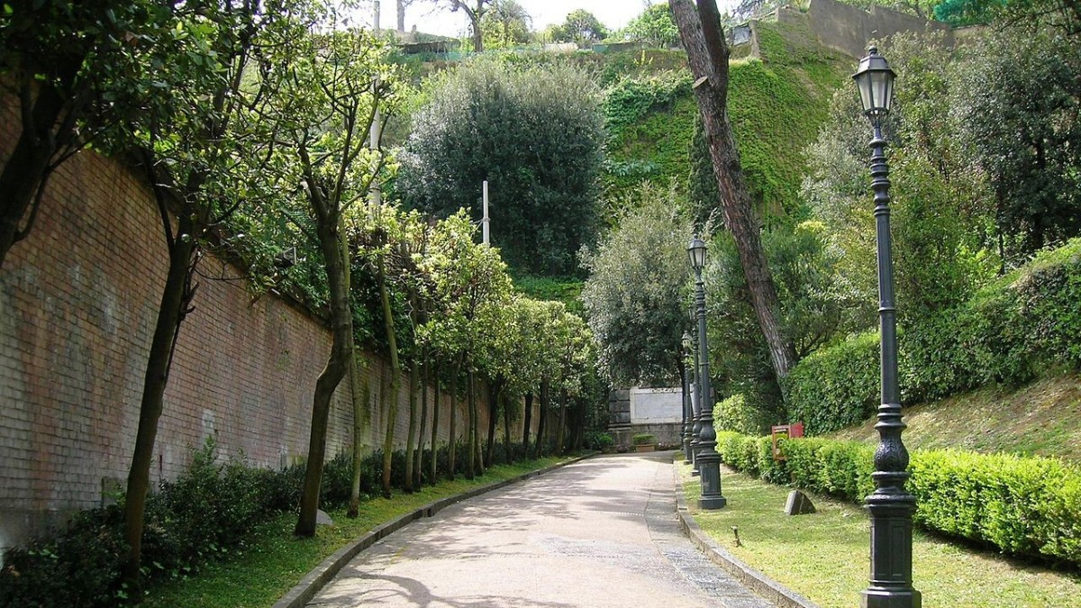 Was gibt es im Virgiliano Park in Neapel zu sehen?