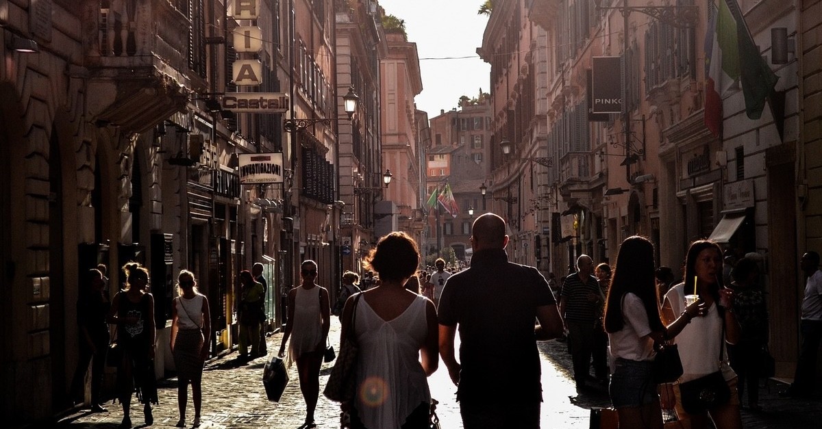 una strada di napoli
