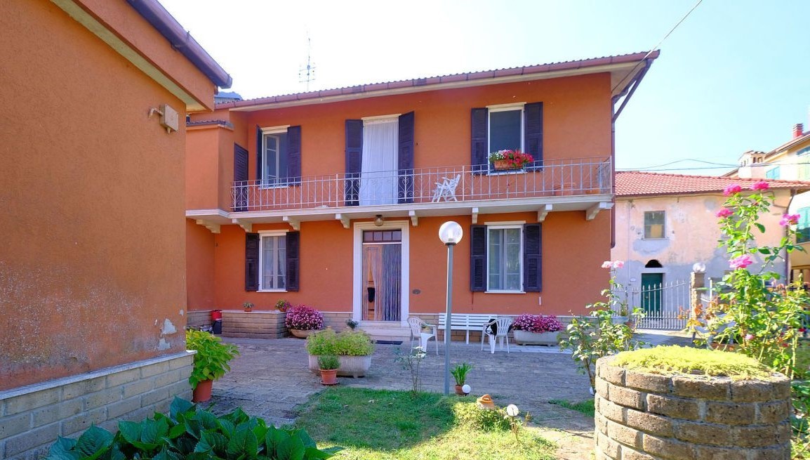 Big and cheap properties for sale in Italy