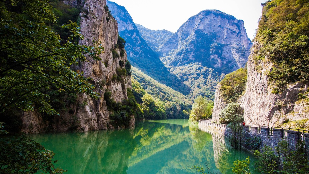 paesi particolari marche