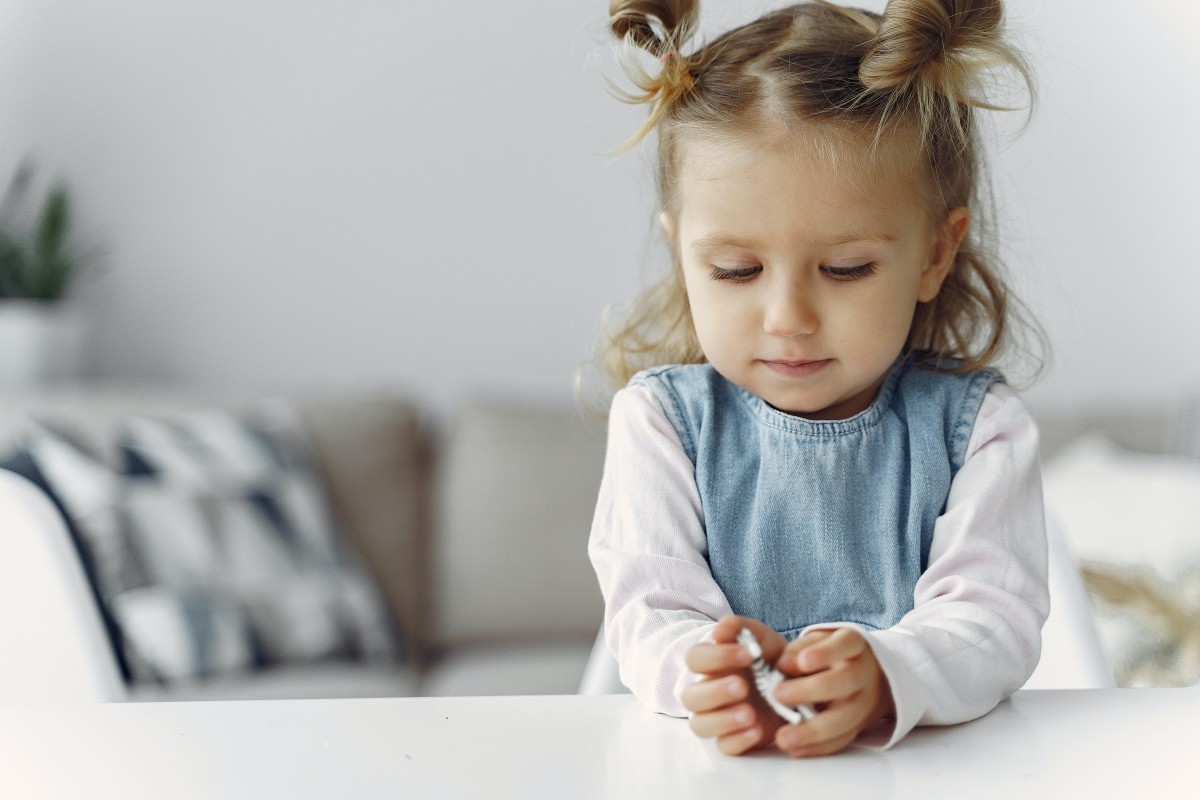 bambina all'asilo nido