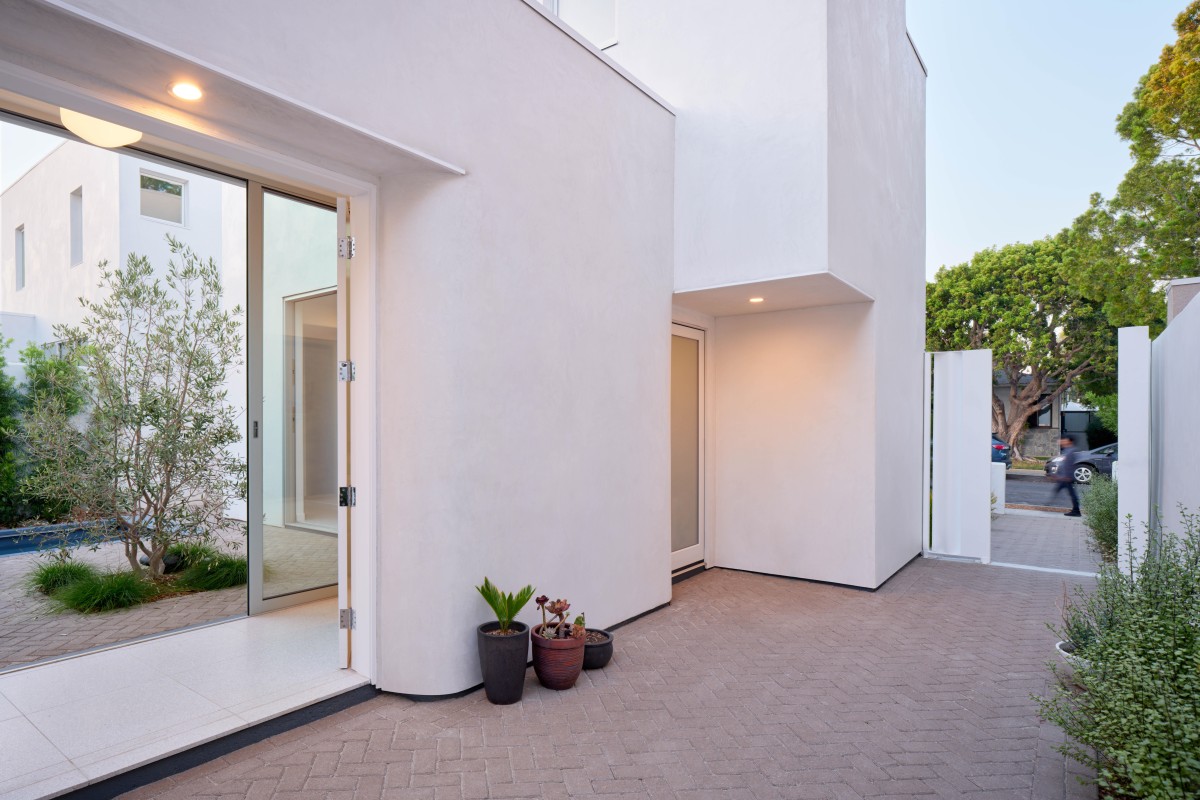 Courtyard White Houses