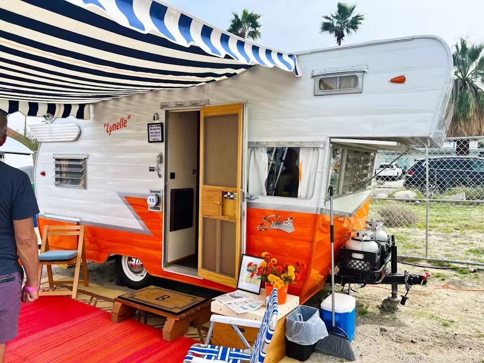 Le vetture in mostra spaziano da quelle più conosciute come Airstream e Shasta a marchi meno comuni come Spartan, Aloha e Silver Streak