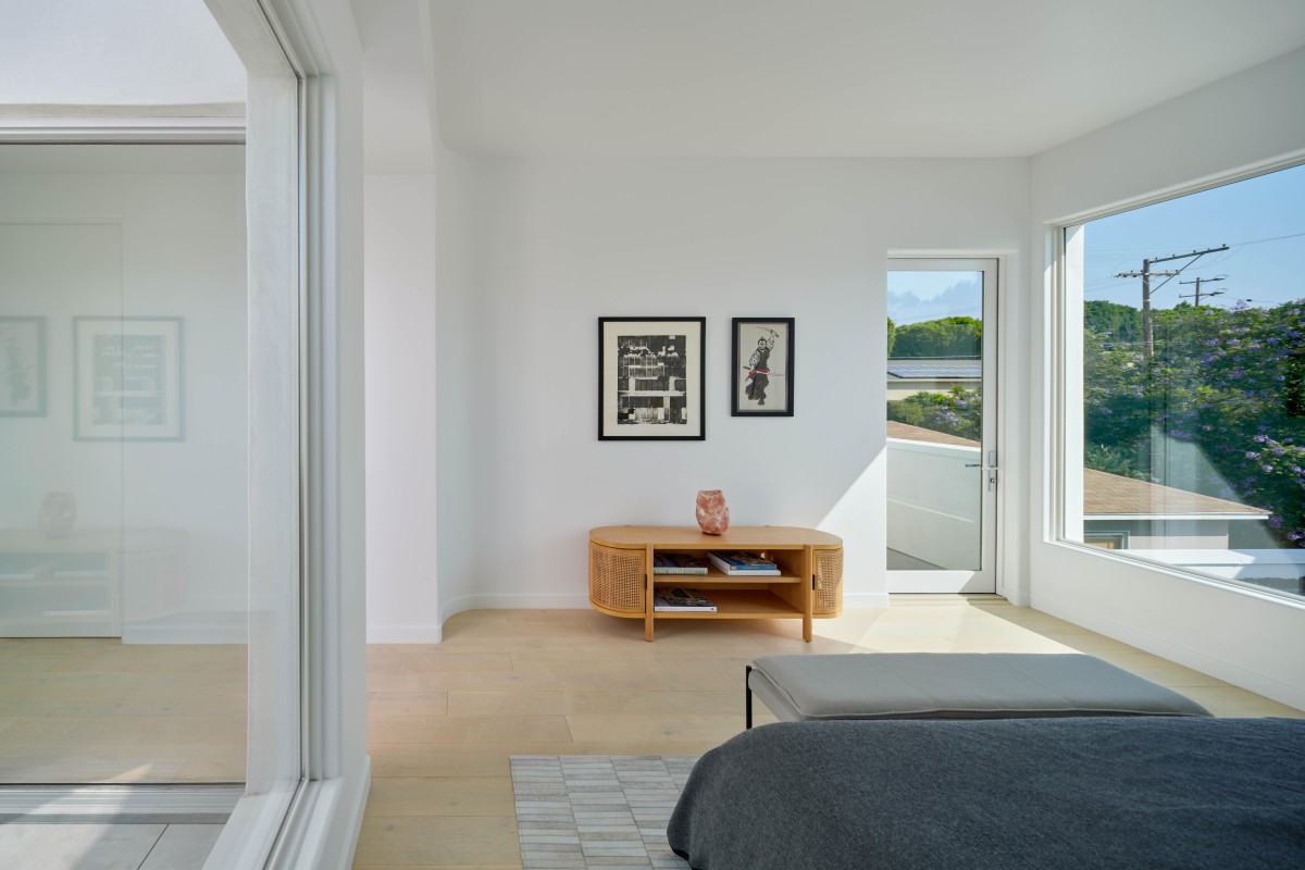 Courtyard White Houses