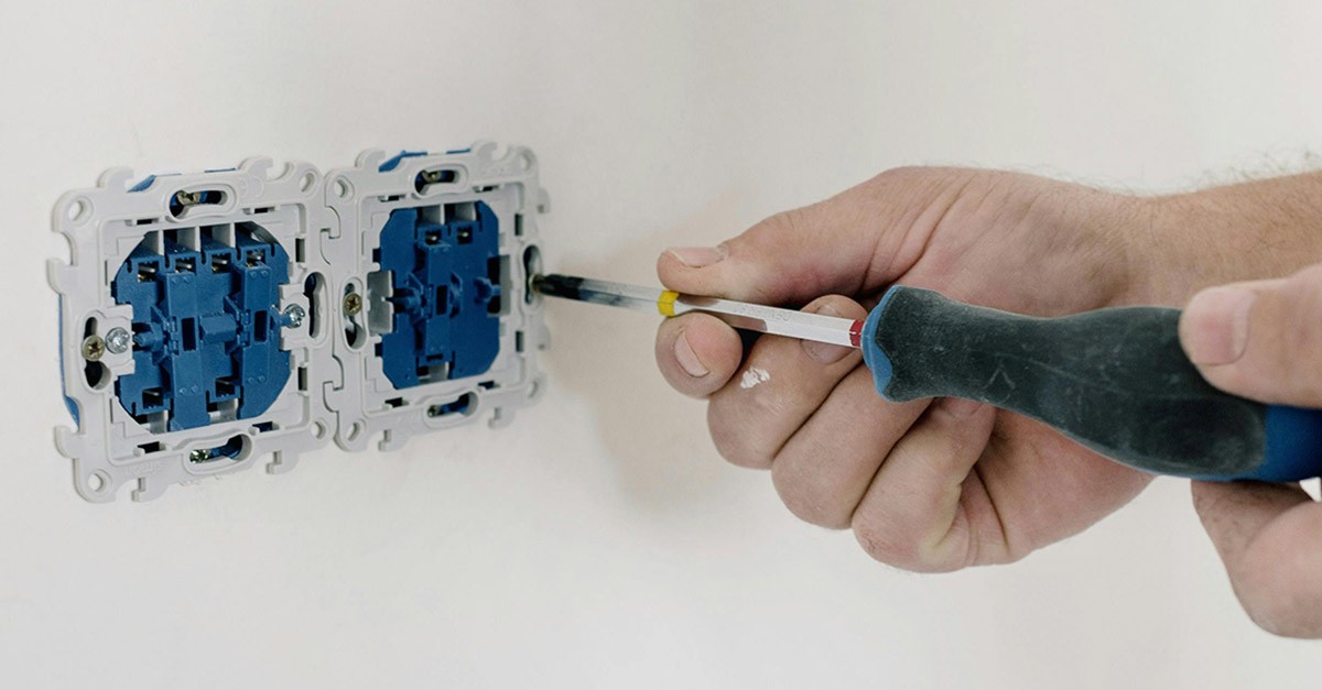 Riparazione presa elettrica
