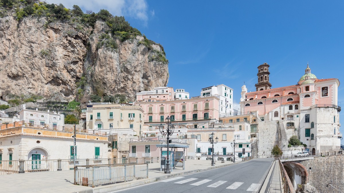 país más pequeño de Italia por área